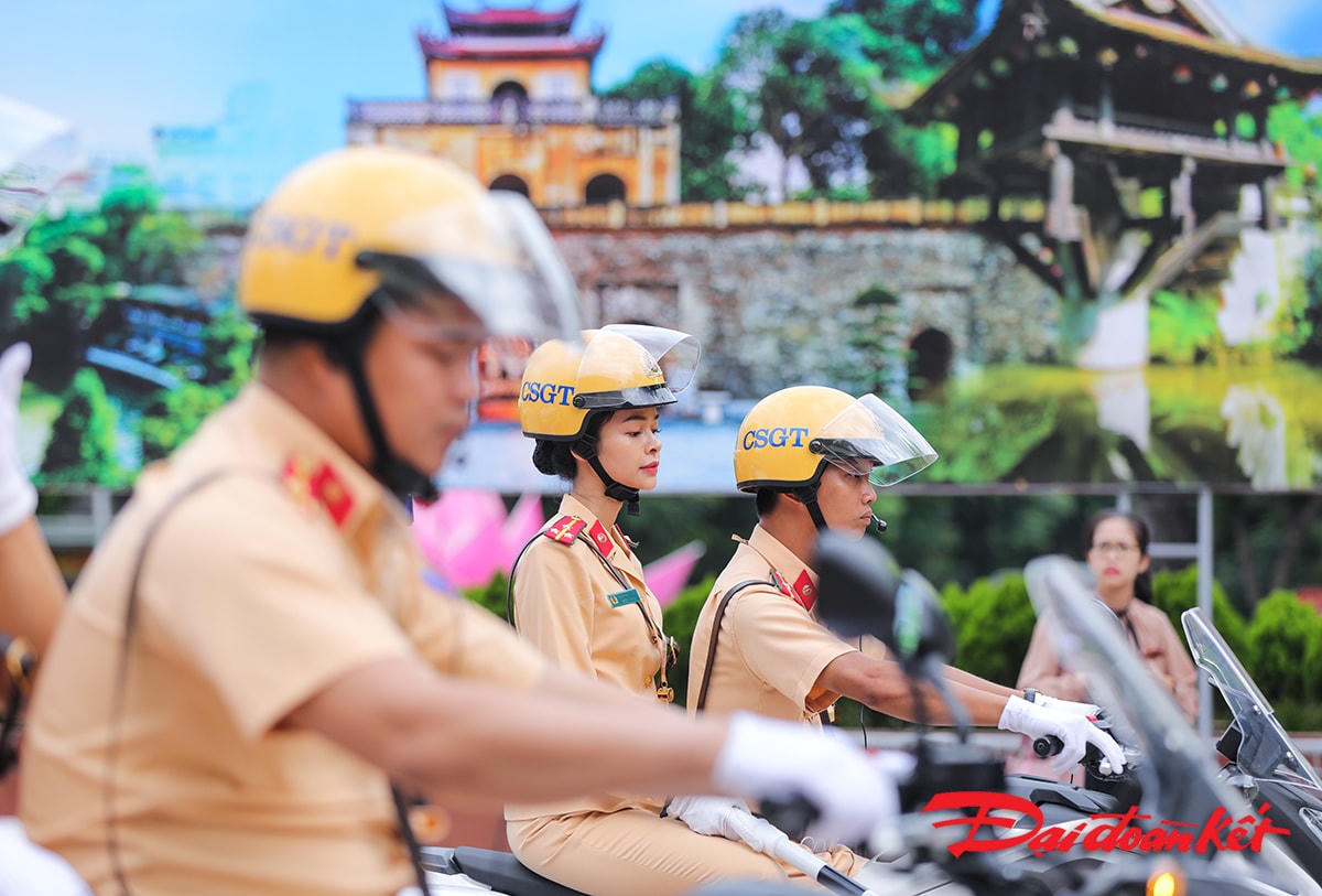 Chuẩn bị xuất phát thực hiện các phương án dẫn đoàn.