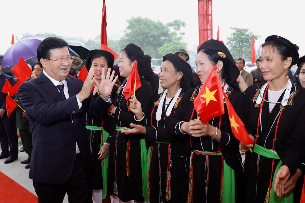 Phó Thủ tướng Trịnh Đình Dũng dự Ngày hội Đại đoàn kết tại thôn Bắc Sơn.