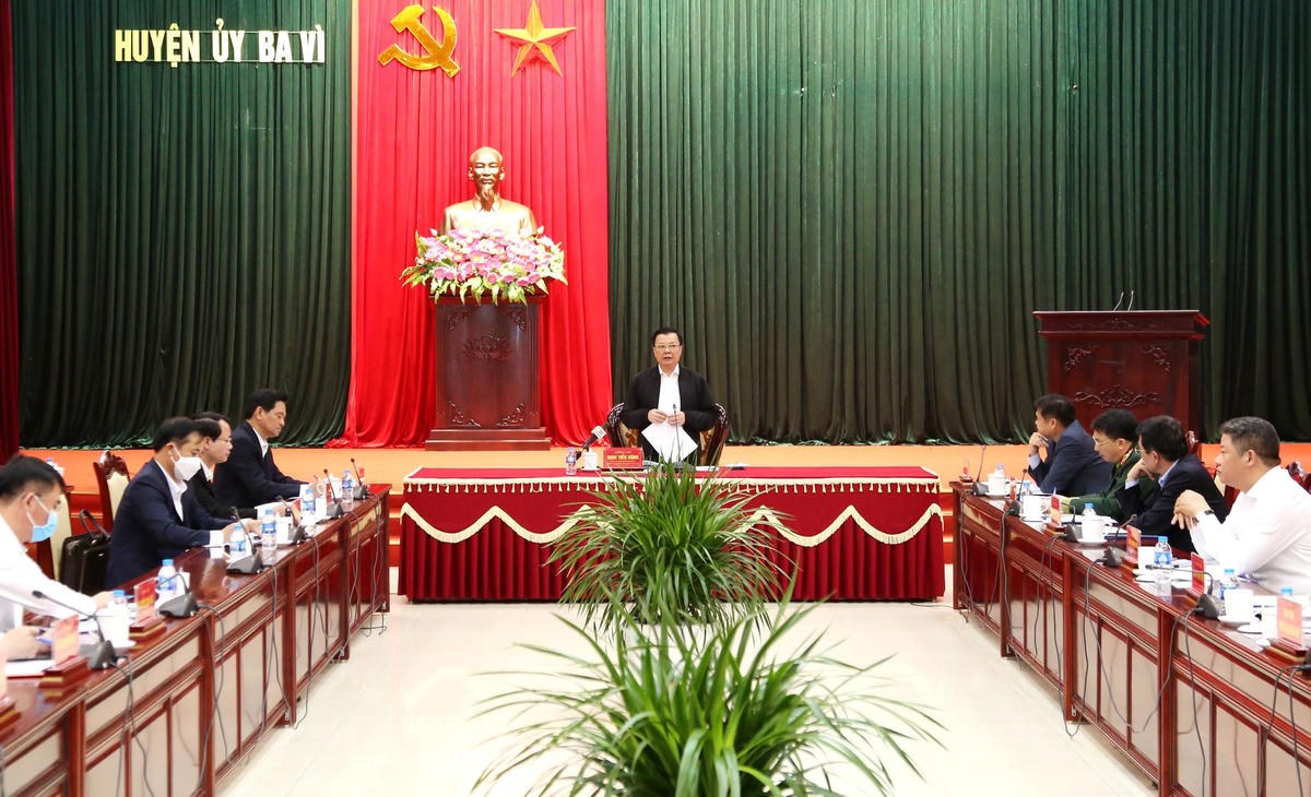 Bí thư Thành ủy Hà Nội phát biểu tại cuộc làm việc tại Ba Vì.