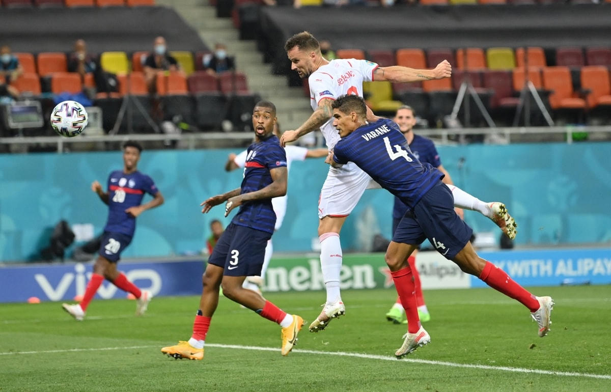 Seferovic giúp Thụy Sĩ rút ngắn tỉ số 2-3.