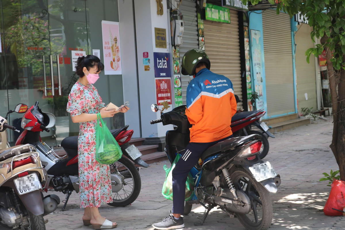 Shipper là lực lượng giao hàng chính trong thời điểm dịch bệnh căng thẳng như hiện nay.