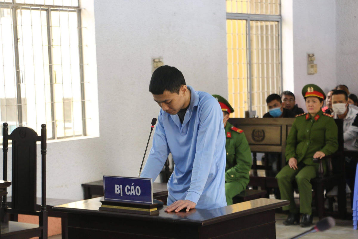 Nguyễn Quang Hùng tại phiên tòa sơ thẩm.