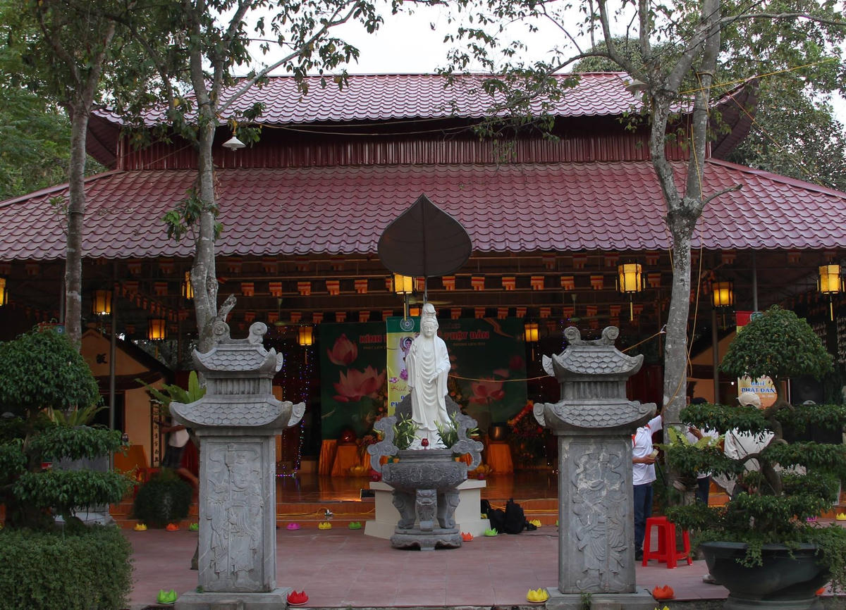 Từ đó, hình thức đi chùa online trở nên phổ biến hơn trong văn hóa của người Việt. 