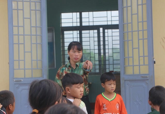 Nữ giáo viên từng bị bố mẹ thúc giục chuyện kết hôn sớm theo phong tục.  