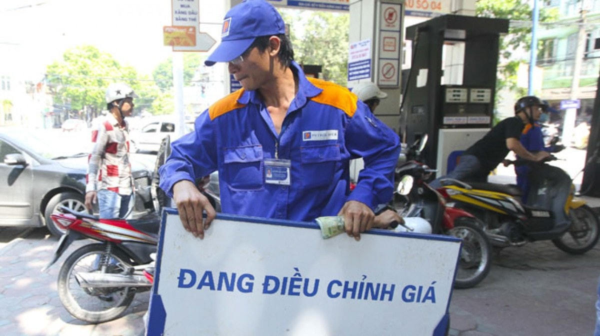 Xăng dầu liên tục tăng giá gây áp lực lên nền kinh tế.