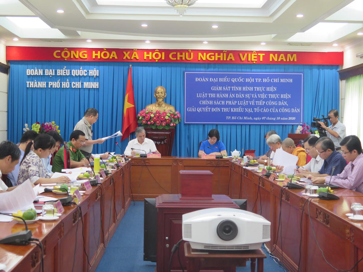 Ông Ngô Minh Châu, Phó Chủ tịch UBND TP và bà Văn Thị Bạch Tuyết, Phó Trưởng đoàn chuyên trách - Đoàn ĐBQH TP đồng chủ trì.