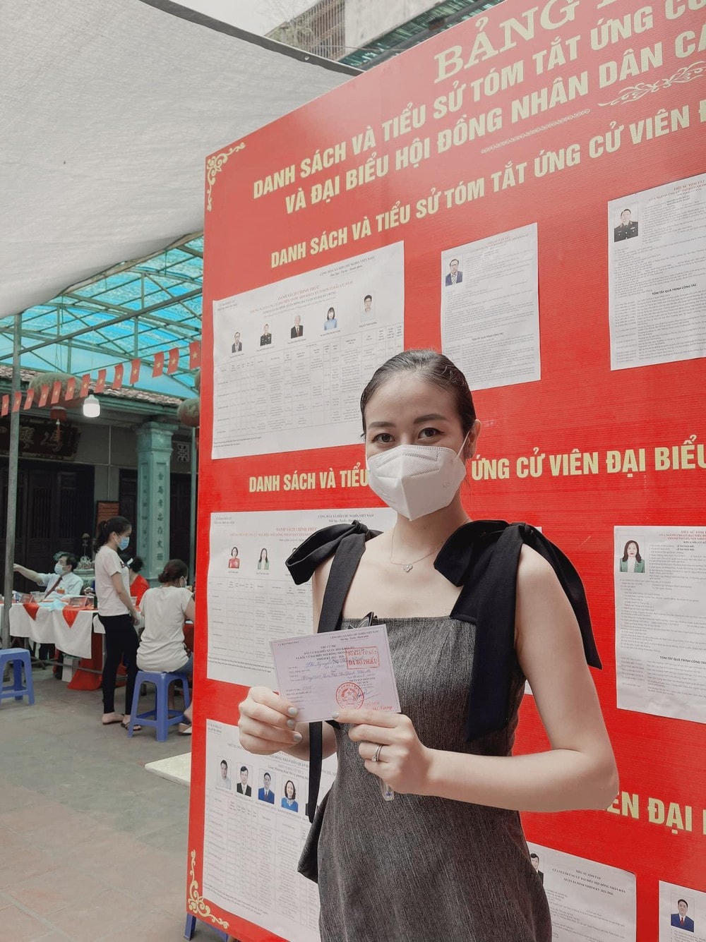 MC Phí Linh.