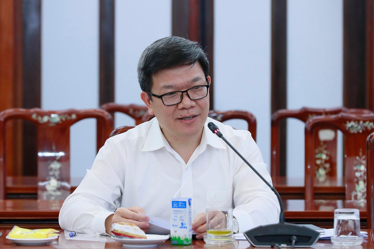 Ông Tống Văn Thanh, Phó Vụ trưởng Vụ Báo chí- Xuất bản, Ban Tuyên giáo Trung ương phát biểu tại cuộc họp.
