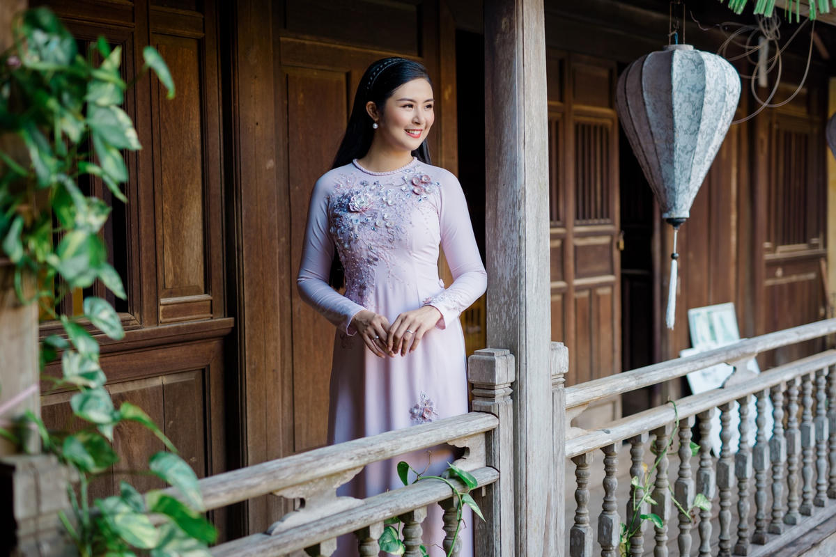Ngọc Hân không ngừng tìm kiếm, sáng tạo nên nhiều mẫu áo dài truyền thống. 