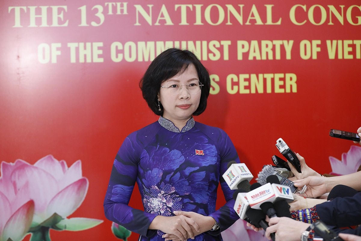 Trưởng ban Tuyên giáo Thành ủy Hà Nội Bùi Huyền Mai trao đổi với báo chí.