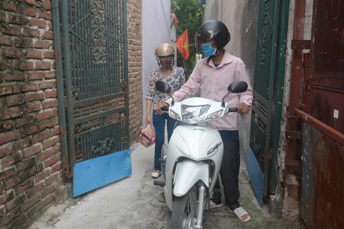 Cô Trương Thị Lê (Thượng Lâm, huyện Mỹ Đức, Hà Nội) cho hay: Hiện nay đã chạy thận được hơn 10 năm. Con gái chị cũng mắc căn bệnh này. Thu nhập của cô chủ yếu dựa vào gia đình hỗ trợ.