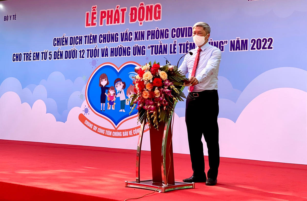 PGS.TS Nguyễn Trường Sơn, Thứ trưởng Bộ Y tế tuyên bố phát động “Tuần lễ tiêm chủng năm 2022” với chủ đề “Vaccine mang lại cuộc sống lâu dài cho tất cả mọi người” và chiến dịch tiêm chủng vaccine phòng Covid-19 cho trẻ từ 5 đến dưới 12 tuổi.
