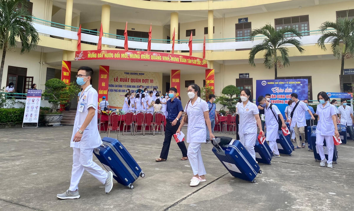 500 y bác sĩ Quảng Ninh xuất quân hỗ trợ Hà Nội chống dịch