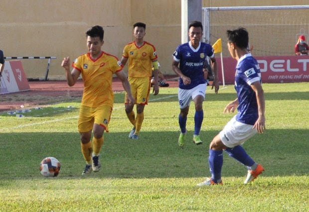 Một pha tấn công của đội Thanh Hóa. Ảnh: TTXVN.