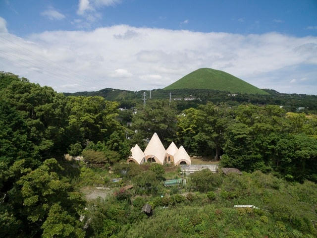 Ngôi nhà nằm lọt thỏm trên đỉnh đồi ở Shizuoka.  