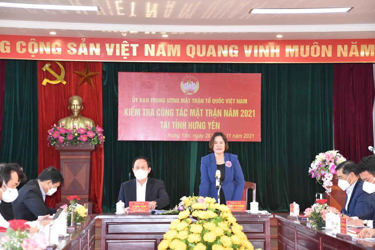 Trưởng ban Dân vận Tỉnh ủy, Chủ tịch Ủy ban MTTQ Việt Nam tỉnh Hưng Yên Quách Thị Hương phát biểu tại buổi kiểm tra.