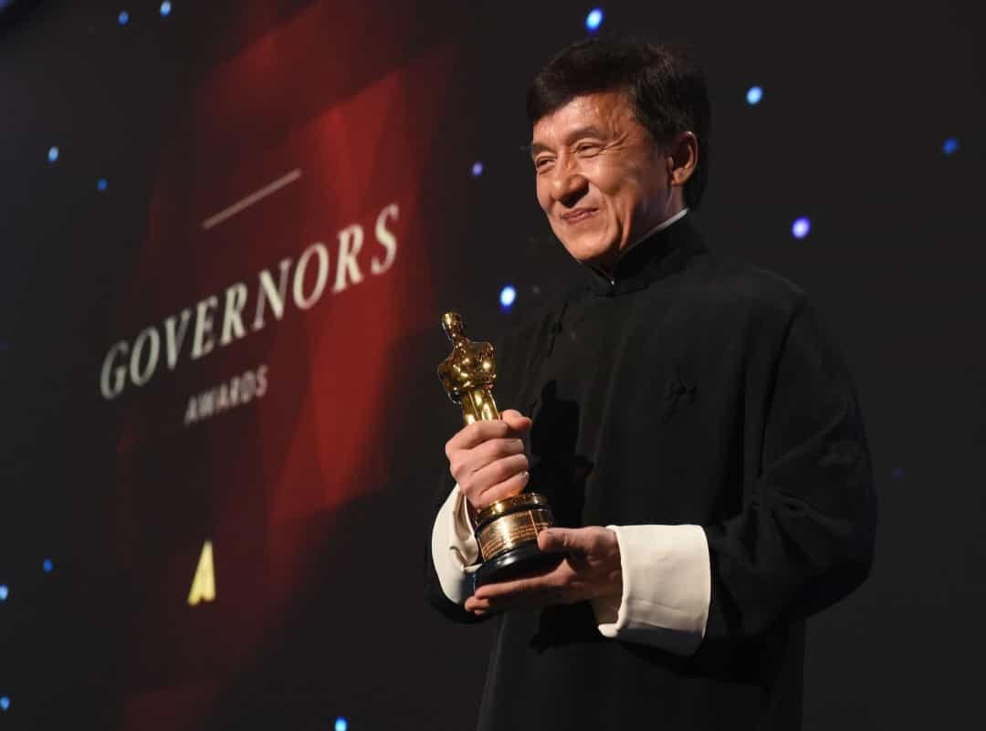 Năm 2016, Thành Long được trao giải Oscar danh dự nhờ những thành tích phi thường trong lĩnh vực điện ảnh.  