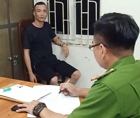 Điệp Văn Mạnh tại cơ quan CSĐT Công an huyện Tiên Yên.