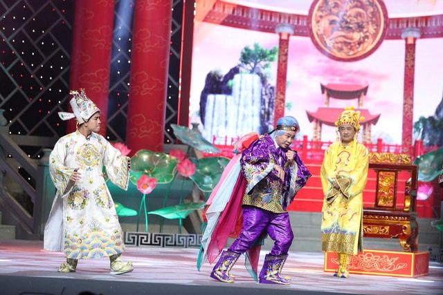 Những màn tung hứng đem lại tiếng cười cho khán giả. 