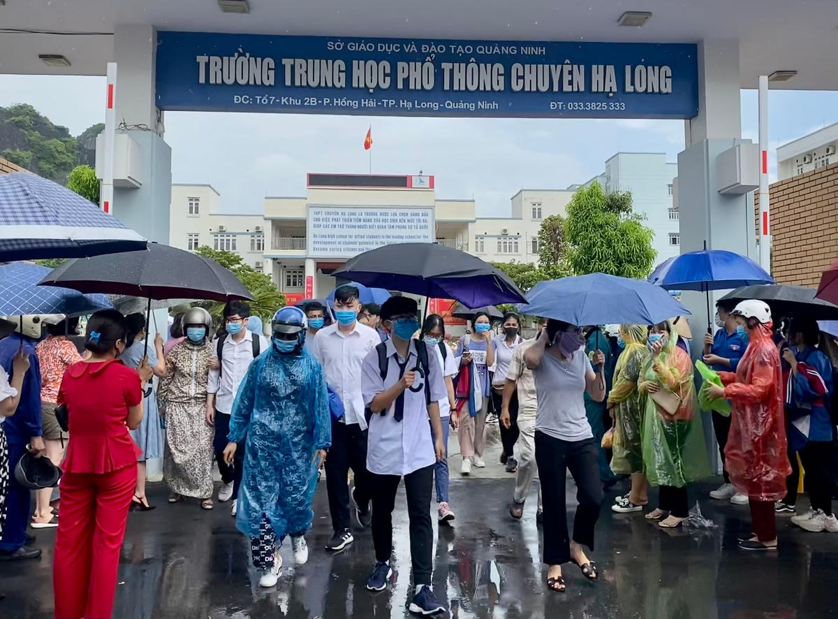 Các thí sinh luôn thực hiện nghiêm túc việc đeo khẩu trang.