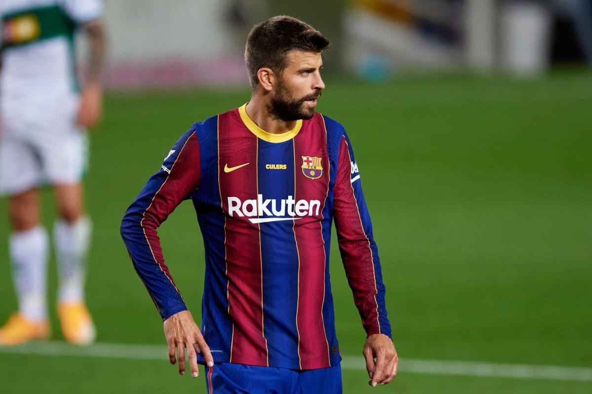 Trung vệ: Gerard Pique.