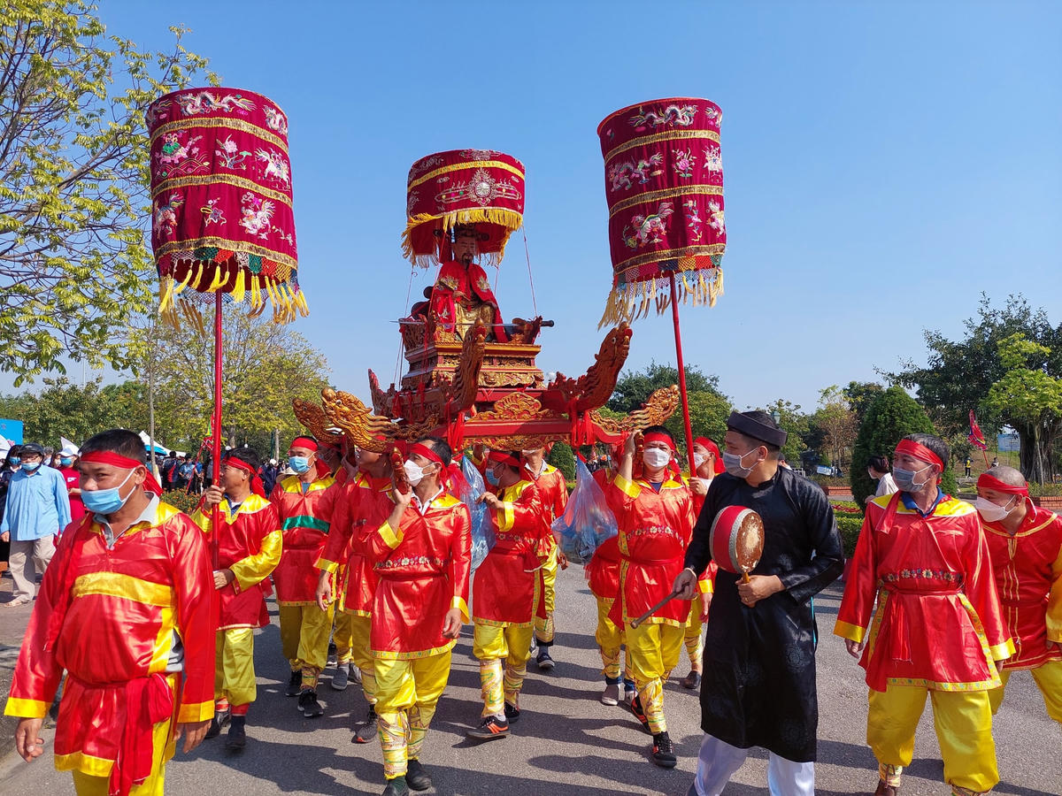 Lễ rước tượng Đức Thánh Trần Hưng Đạo là hoạt động được mong chờ nhất của người dân.