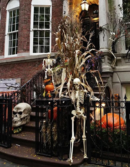 Đường phố ở Upper East Side, New York, được trang trí cho ngày lễ Halloween năm 2020.