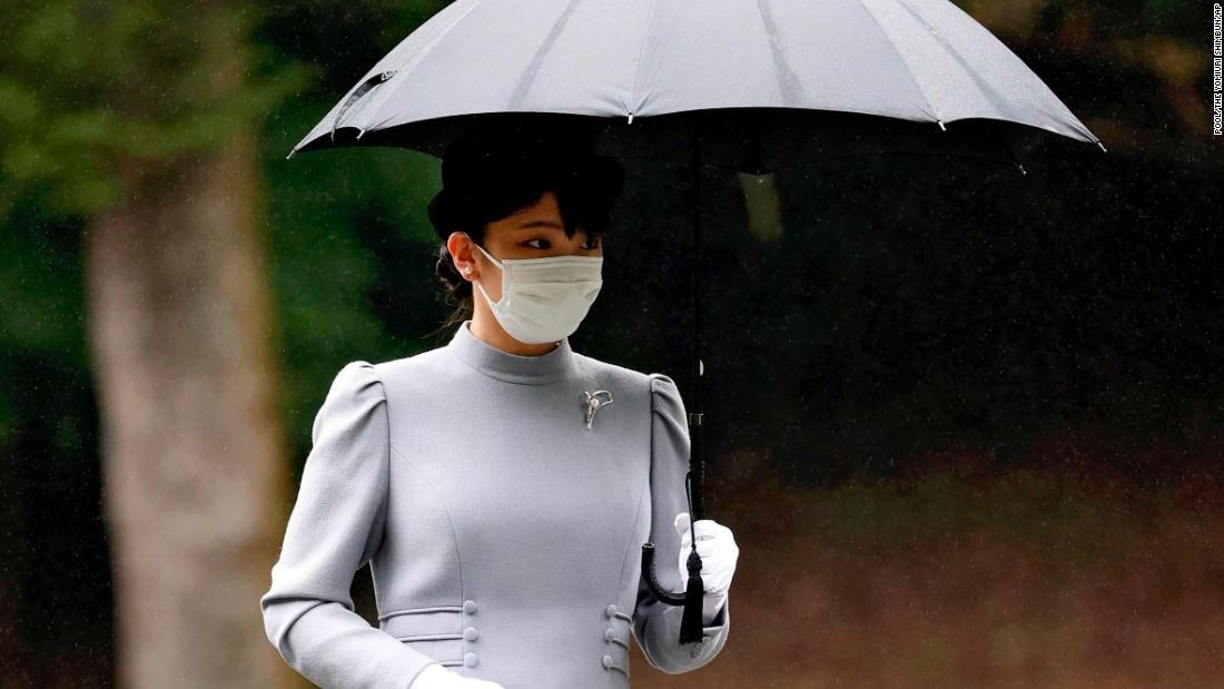Công chúa Mako xuất hiện tại Lăng mộ Hoàng gia Musashi sáng ngày 12/10.