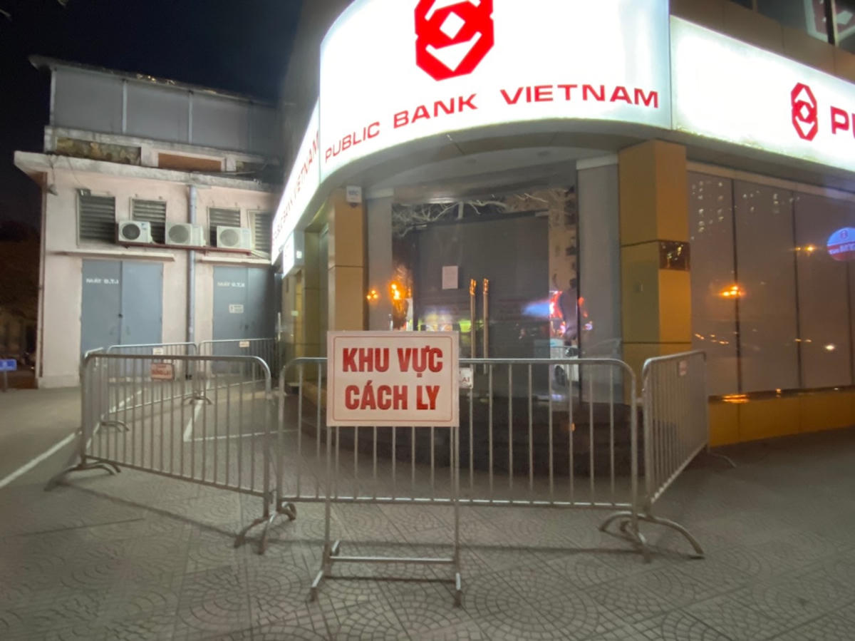Chị H. là nhân viên ngân hàng đã nhiễm Covid-19. Ảnh: Lan Anh.