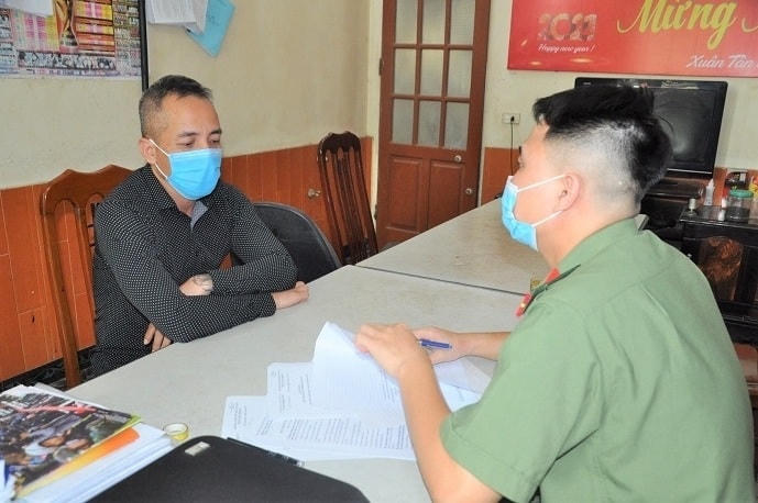 Đối tượng Đào Anh Tuấn tại cơ quan công an. Ảnh: Công an Hải Dương.