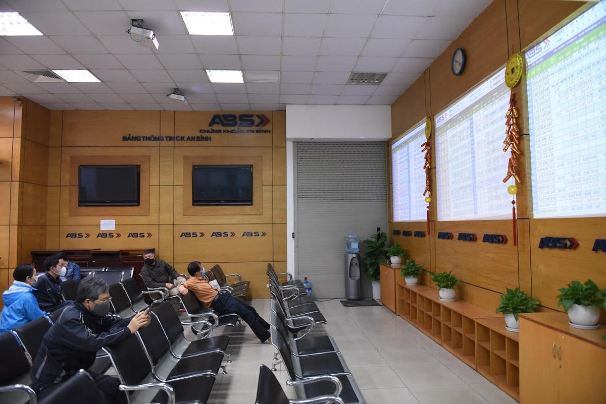 Lành mạnh hóa thị trường chứng khoán nhằm bảo vệ nhà đầu tư và cả nền kinh tế.  