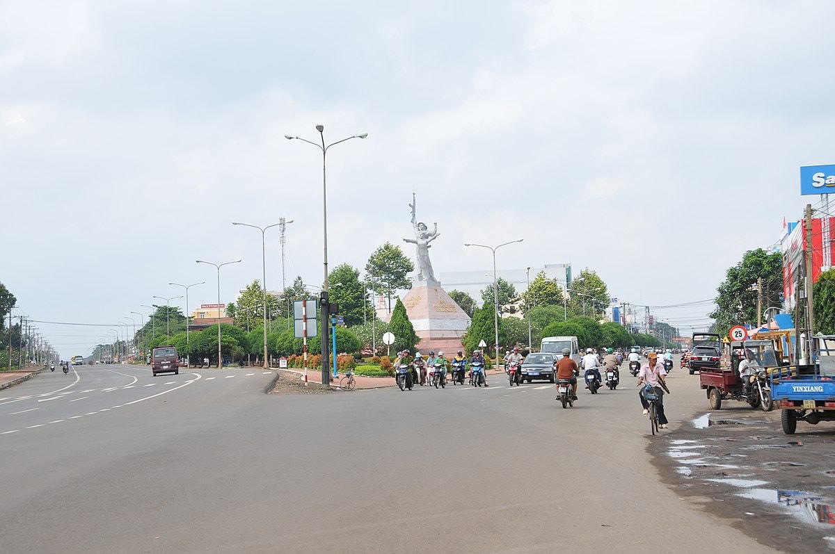  Một góc thành phố Long Khánh. Ảnh: T.G.