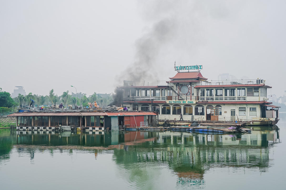 Anh Nguyễn Cao Sơn sinh sống tại phường Nhật Tân (Tây Hồ) chia sẻ: "Những chiếc du thuyền, nhà nổi bị hoen gỉ, xuống cấp nghiêm trọng suốt nhiều năm qua. Nay một số chiếc du thuyền bị tháo dỡ tôi rất vui mừng, khi mặt hồ được trả lại vẻ đẹp tự nhiên vốn có trước đây".