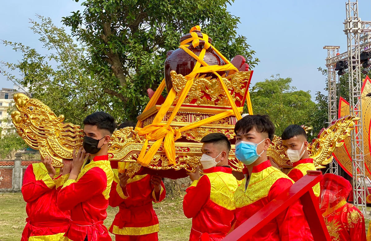 Lễ cấp thủy (lấy nước) tại đền Xã Tắc - bến sông Ka Long - ngã ba Xoáy Nguồn là một trong những nghi lễ chính của Lễ hội đền Xã Tắc.