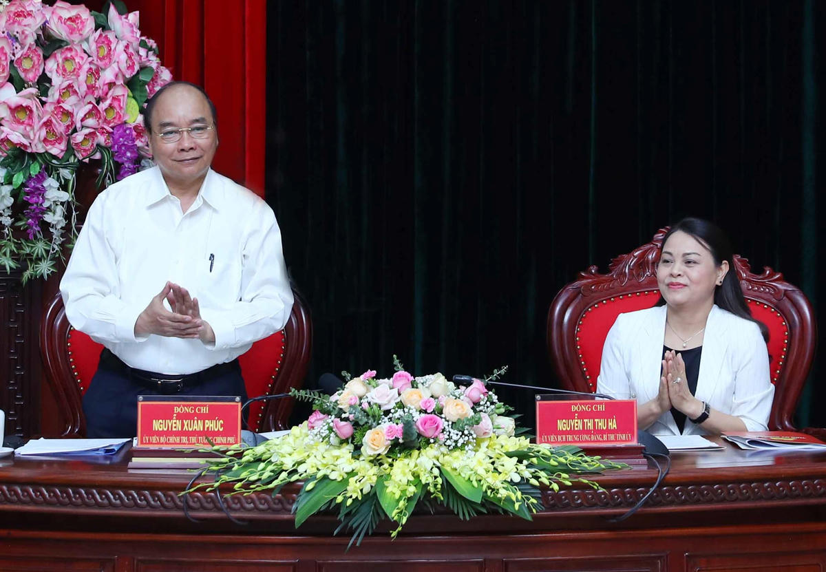 Thủ tướng Nguyễn Xuân Phúc làm việc với lãnh đạo chủ chốt tỉnh Ninh Bình. Ảnh VGP/Quang Hiếu.