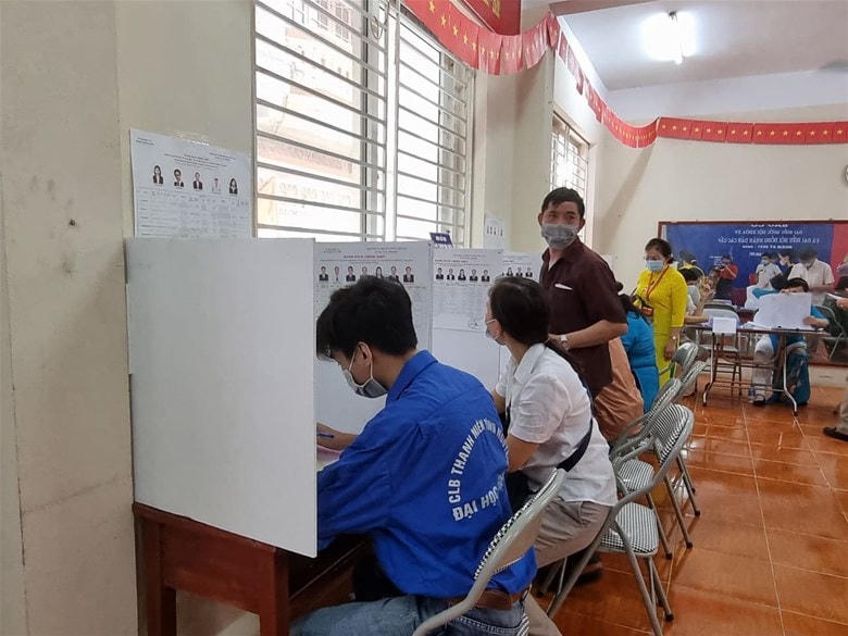 Sinh viên Đại học Điện lực thực hiện quyền nghĩa vụ công dân