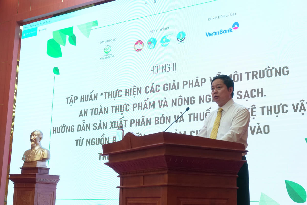 Ông Vũ Dương Châu, Trưởng ban Dân tộc, UBTƯ MTTQ Việt Nam phát biểu tại hội nghị.