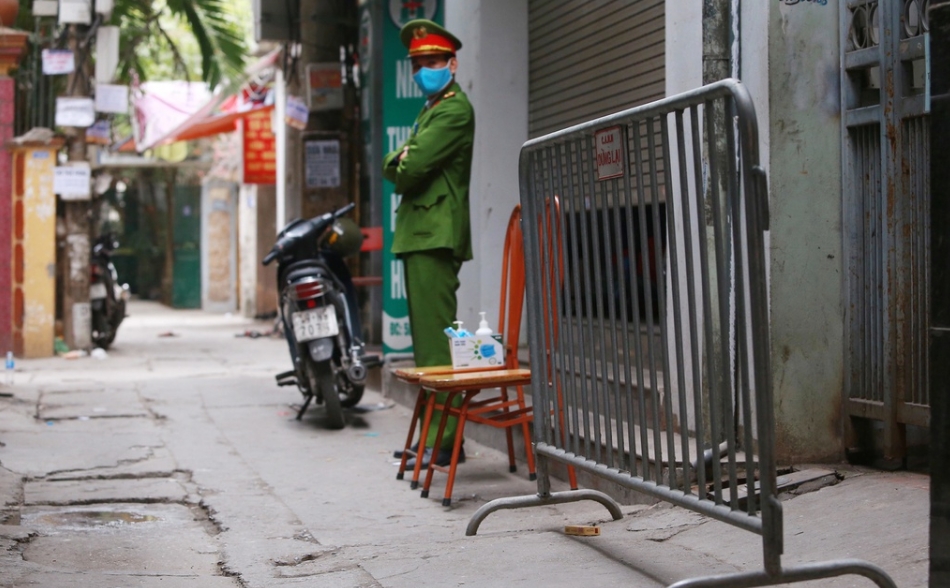 Căn nhà ở ngõ 92 Nguyễn Khánh Toàn được lập rào chắn. 