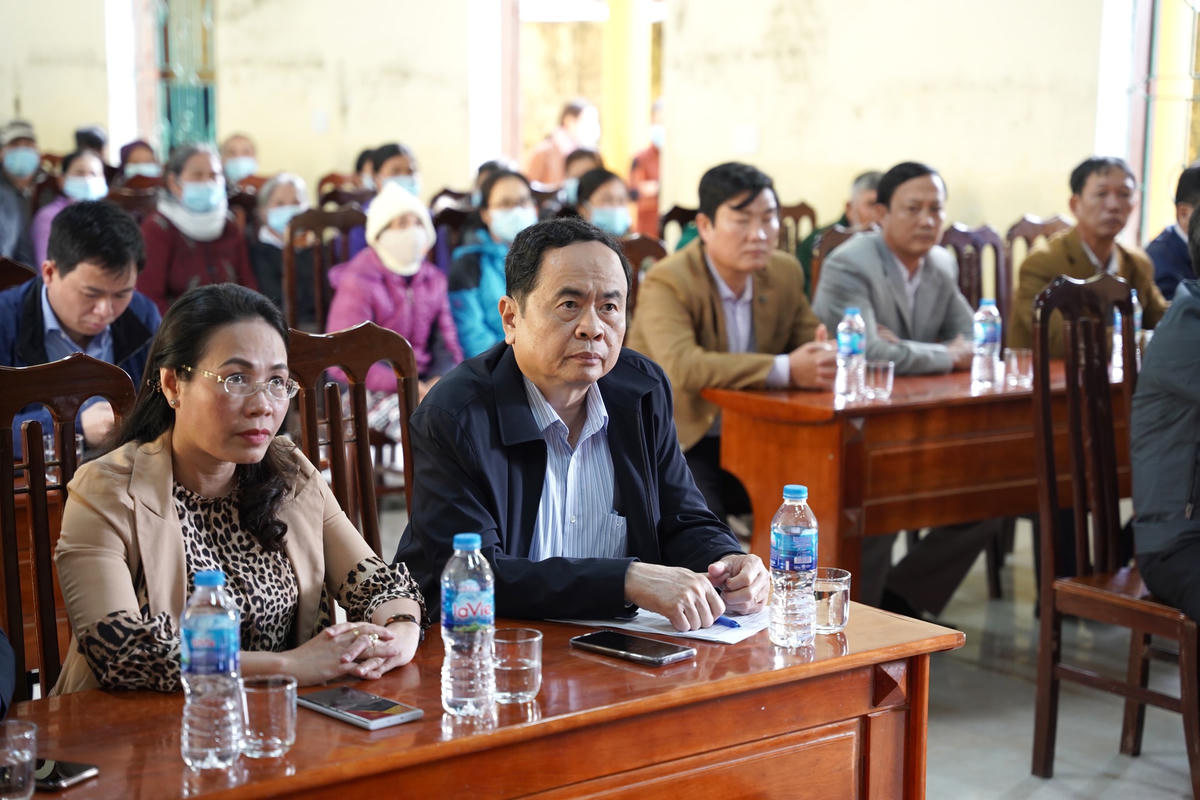Chủ tịch Trần Thanh Mẫn và các đại biểu.