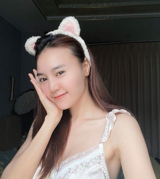 Cô nàng Ninh Dương Lan Ngọc khiến các chàng đổ gục với vẻ đẹp ngọc nữ.