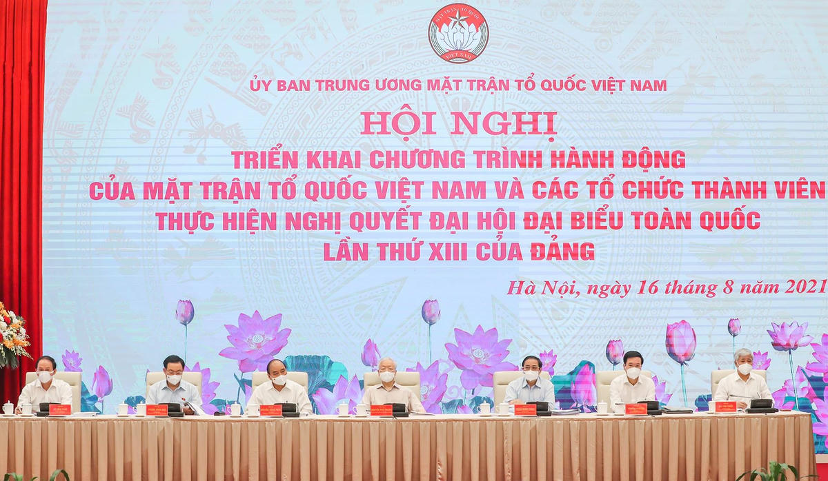 Tổng Bí thư Nguyễn Phú Trọng; Chủ tịch nước Nguyễn Xuân Phúc; Thủ tướng Chính phủ Phạm Minh Chính; Chủ tịch Quốc hội Vương Đình Huệ; Ủy viên Bộ Chính trị, Thường trực Ban Bí thư Võ Văn Thưởng; Bí thư Trung ương Đảng, Chủ tịch UBTƯ MTTQ Việt Nam Đỗ Văn Chiến và Phó Chủ tịch - Tổng Thư ký UBTƯ MTTQ Việt Nam Lê Tiến Châu chủ trì Hội nghị. Ảnh: Quang Vinh.