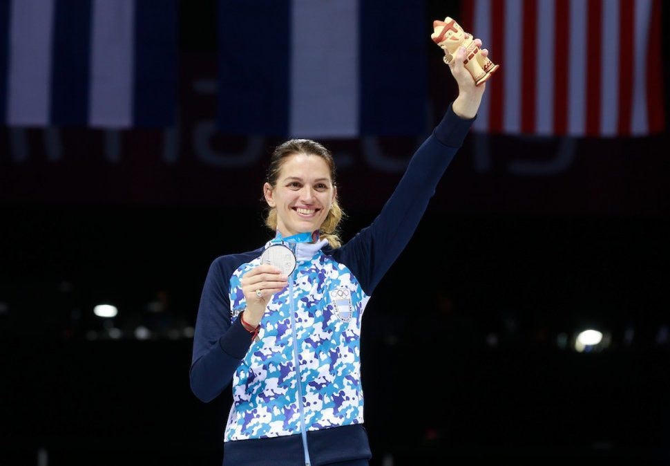 Ngắm mỹ nhân vừa nhận được lời cầu hôn độc đáo nhất Olympic 2020
