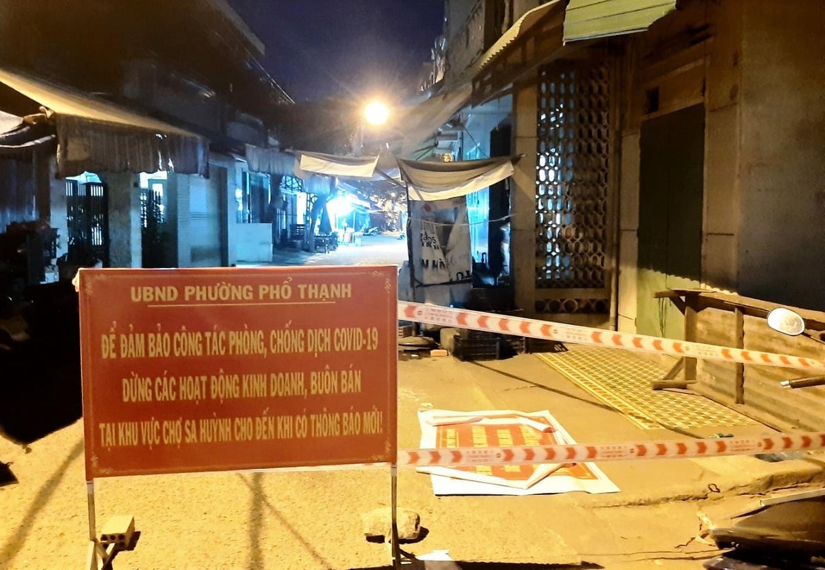 Khu vực chợ Sa Huỳnh, phường Phổ Thạnh tạm dừng hoạt động.