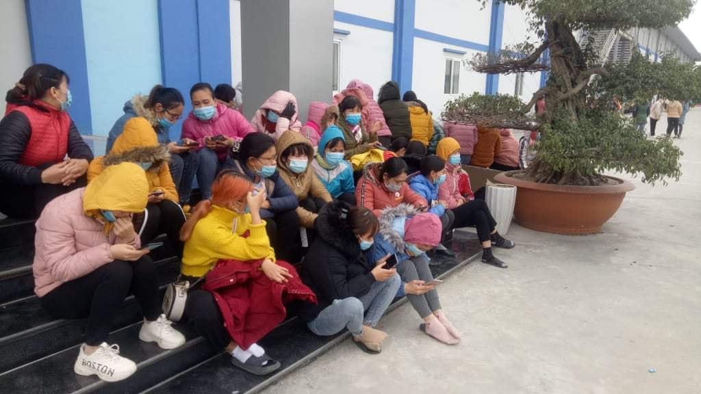 Chiều 31/12, hàng trăm công nhân DN Gtwill vẫn tiếp tục đình công để phản đối việc cắt thưởng Tết.