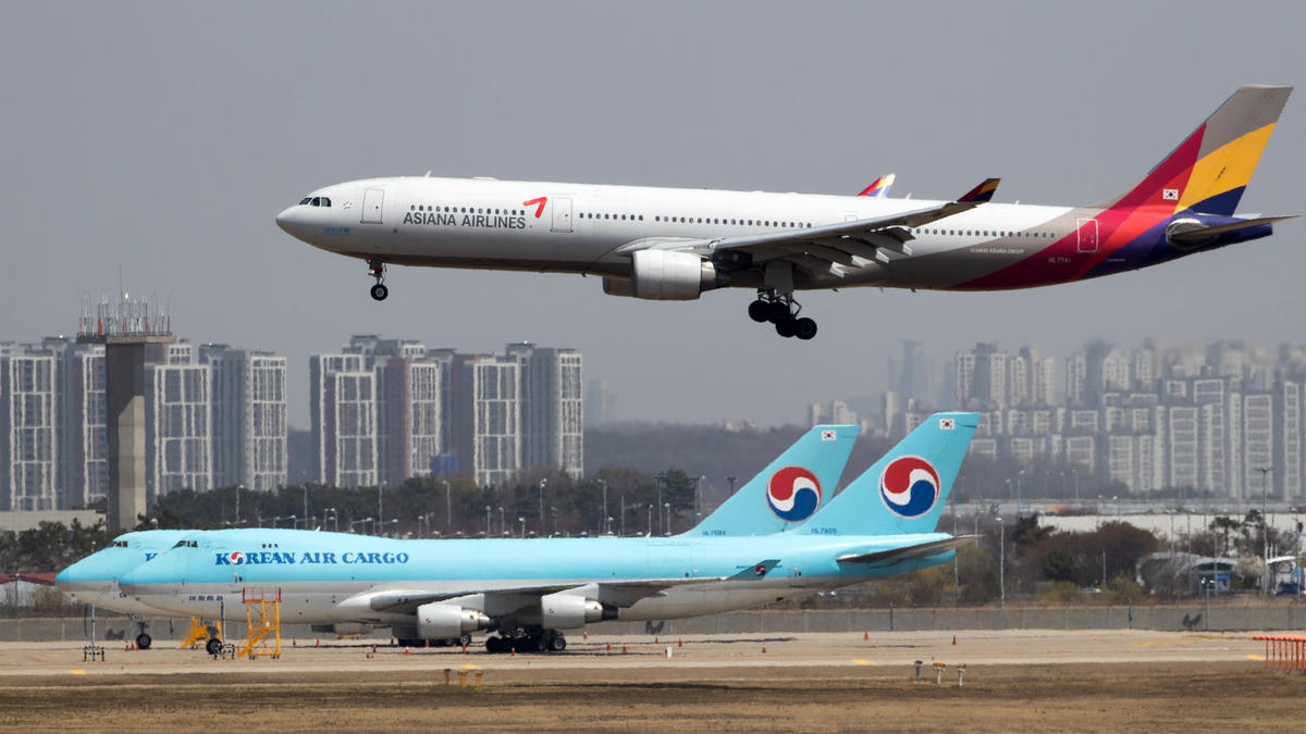Hàn Quốc: Korean Air thông báo mua lại Asiana Airlines
