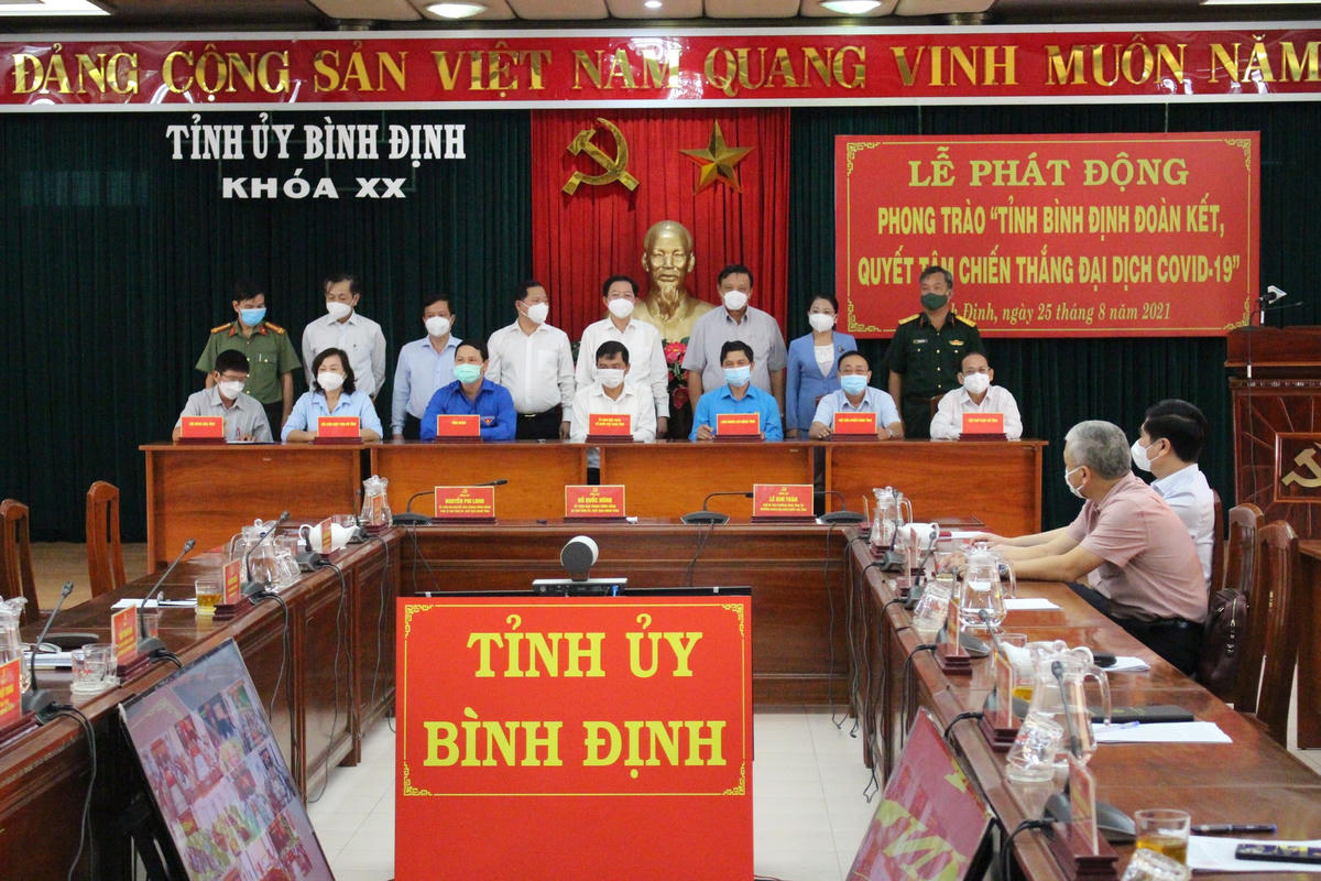 Lễ kí kết Kế hoạch phối hợp thống nhất hành động thực hiện Phong trào "Tỉnh Bình Định đoàn kết, quyết tâm chiến thắng đại dịch Covid-19" giữa Ủy ban MTTQ Việt Nam với các tổ chức chính trị - xã hội và Hội Chữ thập đỏ tỉnh Bình Định.