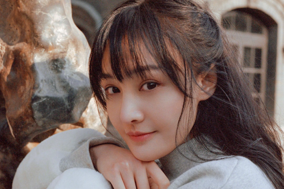 Hiện tại, Trịnh Sảng đã gỡ 2 bức ảnh 18 + trên trang Instagram của mình. 