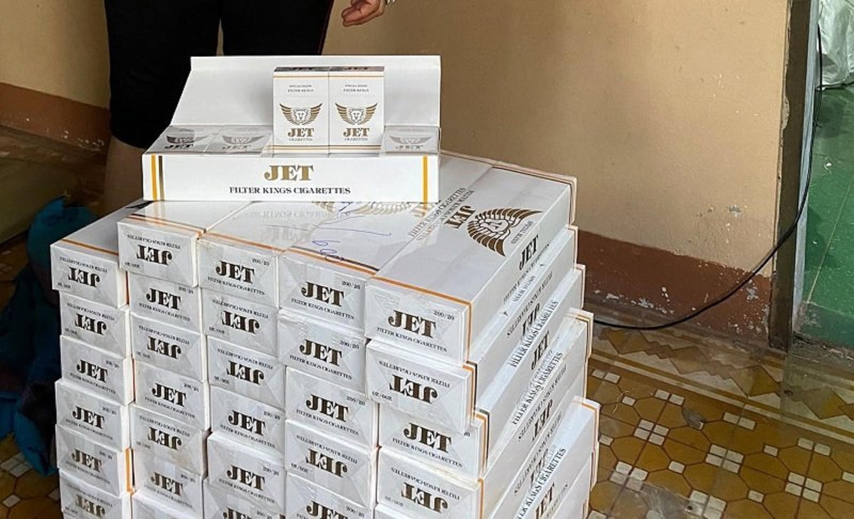 Số bao thuốc JET lậu bị lực lượng chức năng thu giữ.