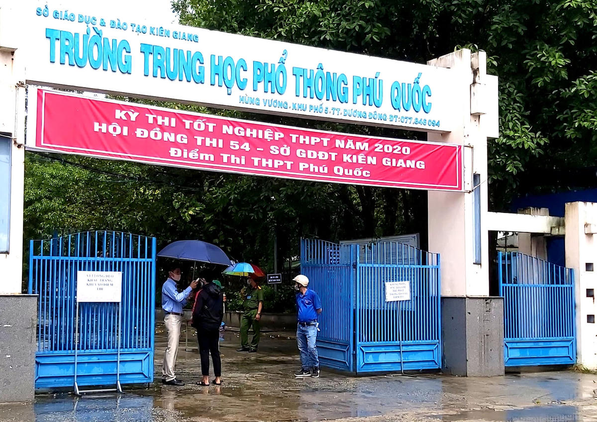 Điểm thi tốt nghiệp THPT nơi ông Hoà đến tham gia thi tốt nghiệp THPT 