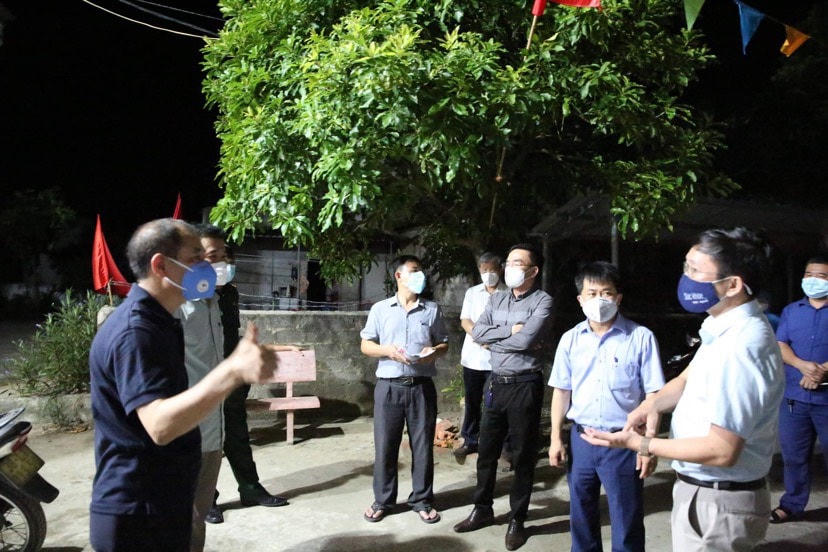Ngành  Y tê Hà Tĩnh triển khai phương án phong tỏa, truy vết trong đêm.